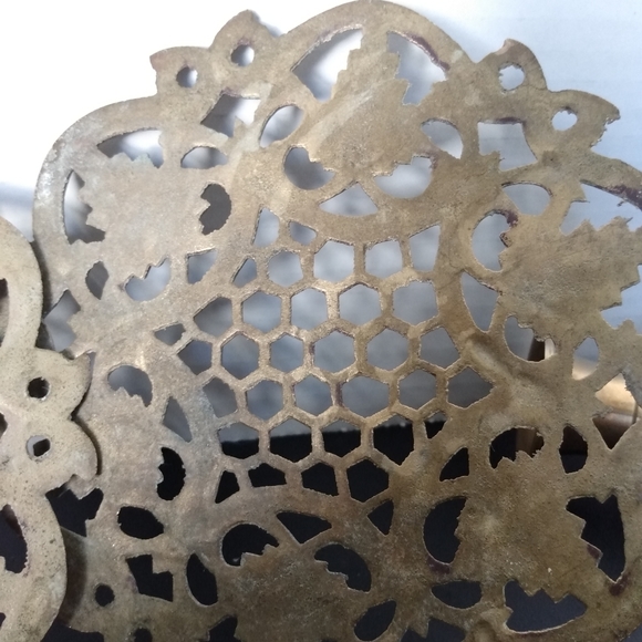 Brass Ornate Leaves honeycomb wall Candleholders - Picture 15 of 15